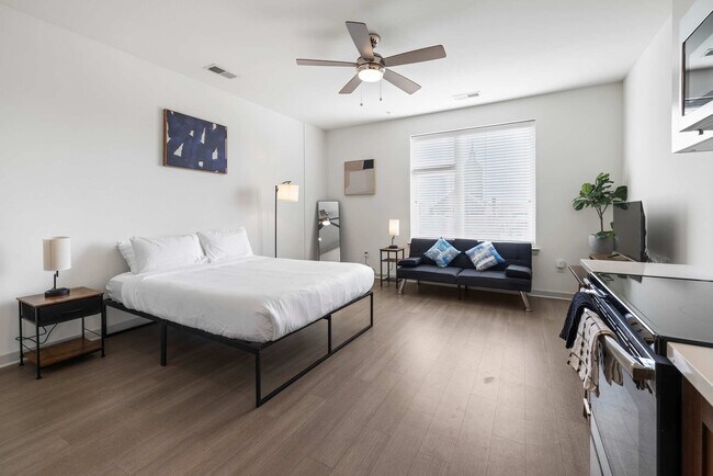 Building Photo - 633 E Main St