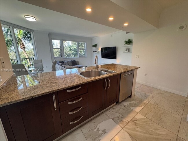 Foto del edificio - 20000 E Country Club Dr