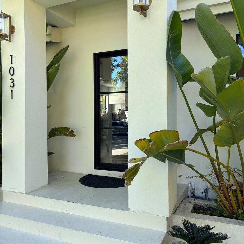 Primary Photo - 1031 Almanor Ave