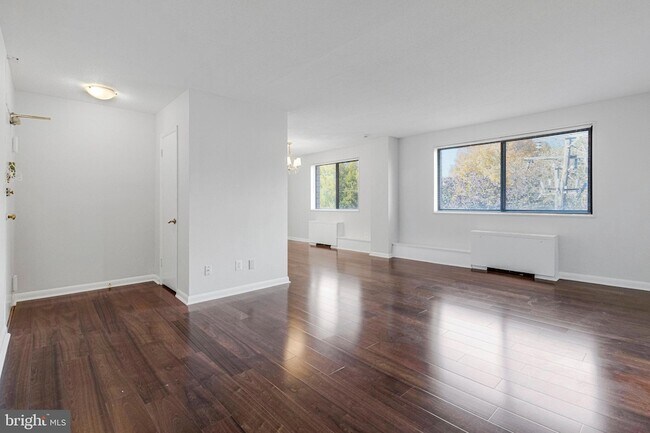Foto del edificio - 3515 Washington Blvd