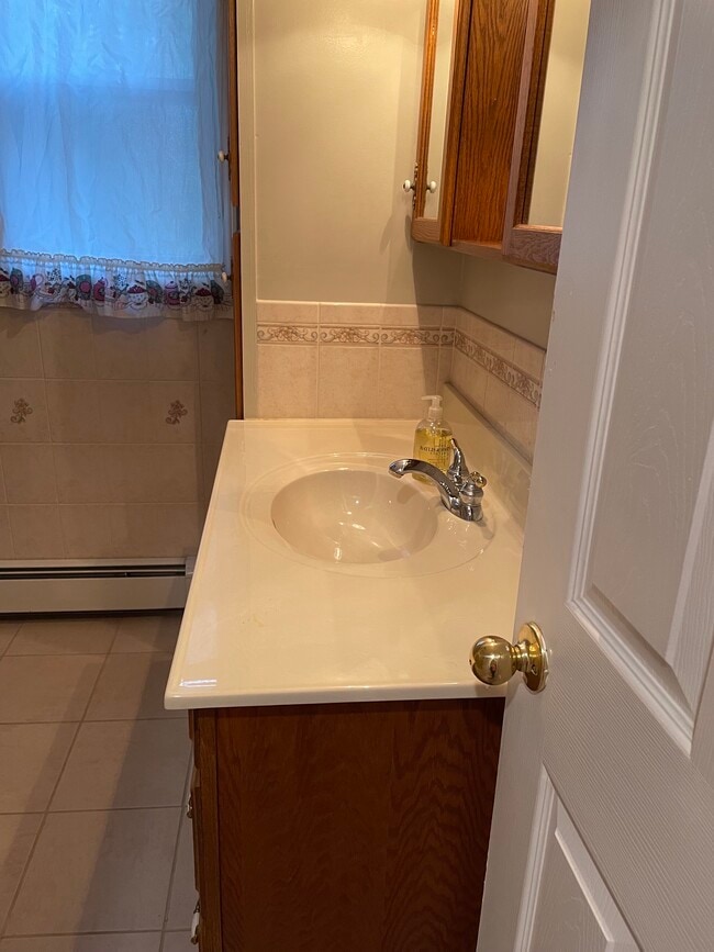 Bathroom vanity - 62 Pollock Rd