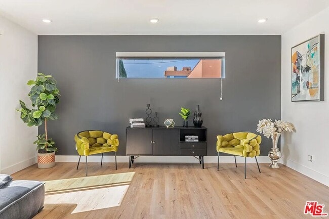 Foto del edificio - 4637 Laurel Canyon Blvd