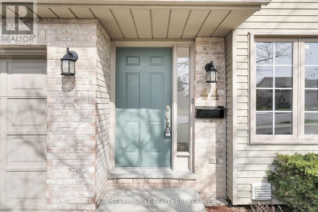 Building Photo - 410 Ambleside Dr