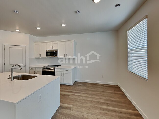 Building Photo - 6477 E Paseo Baranda
