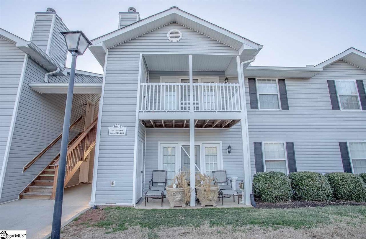 Primary Photo - 208 Pelham Square Way