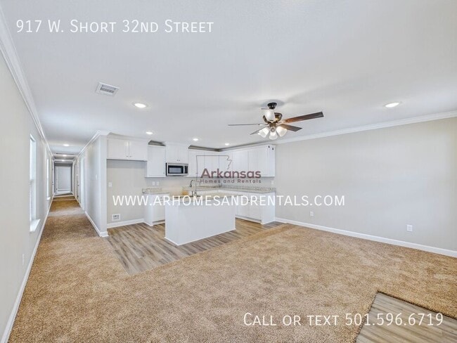 Building Photo - 917 W Short 32nd St