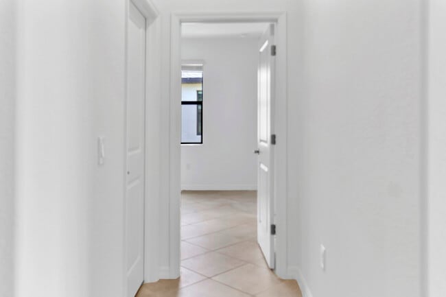 Building Photo - 14848 Portico Blvd