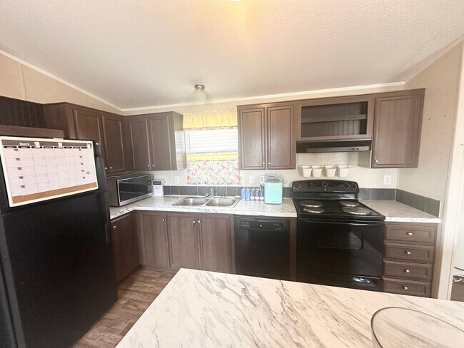 Foto del edificio - 3 Bedroom 2 Bathroom Ready to Rent