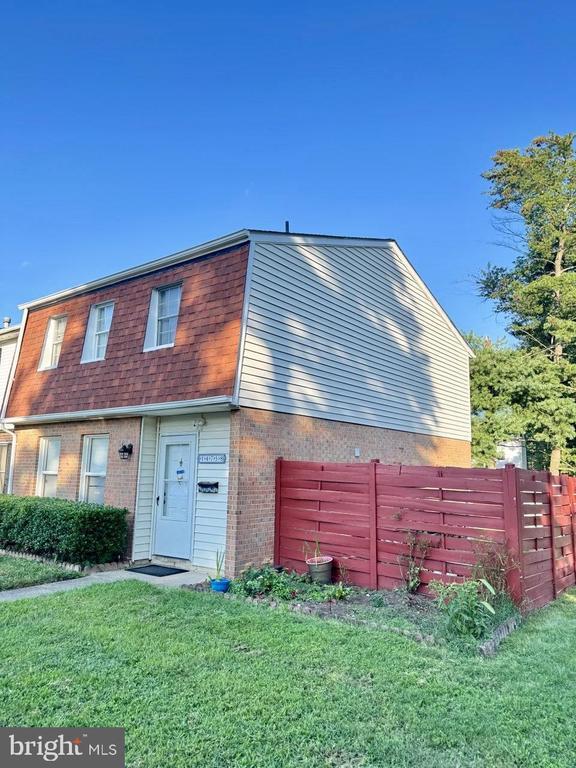 Foto del edificio - 14758 Tamarack Pl
