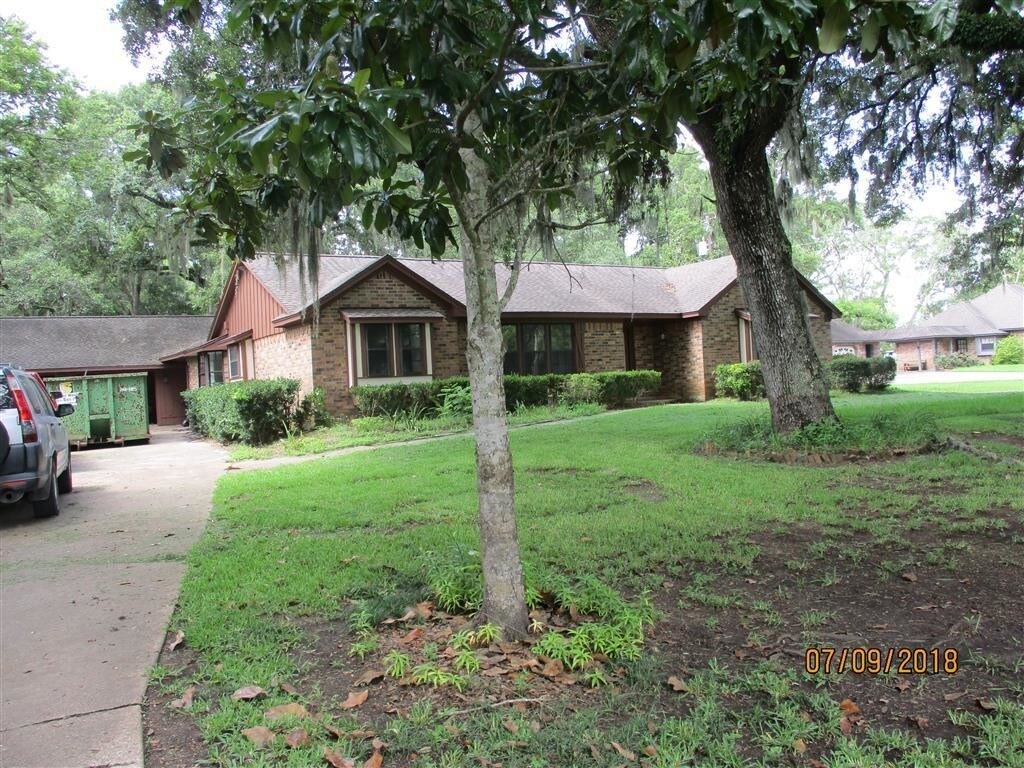 Primary Photo - 2101 Oakwood Dr