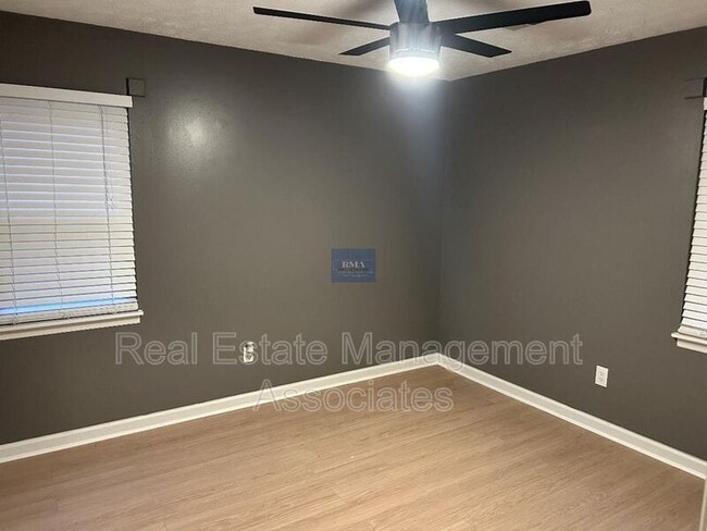 Building Photo - 121 Hill Pine Trail