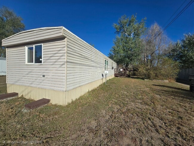 Building Photo - 2 Bed, 2 Bath 1 Office Space Trailer House