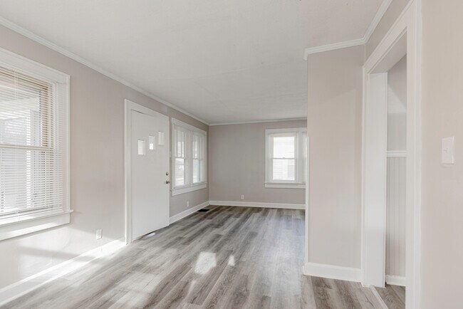 Building Photo - PICK YOUR GIFT OF $200 OFF YOUR FIRST FULL...