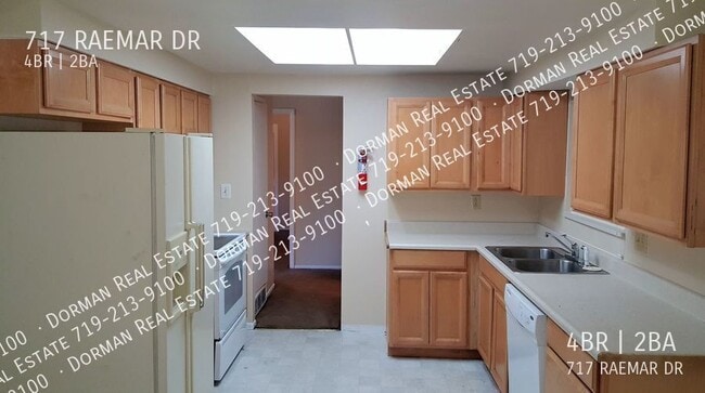 Foto del edificio - 717 Raemar Dr