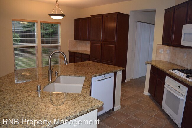 Foto del edificio - 4 br, 3 bath House - 34 Penelope Court