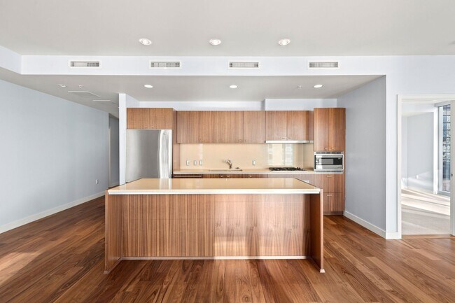 Building Photo - Gorgeous 9th floor Condo in South Waterfro...