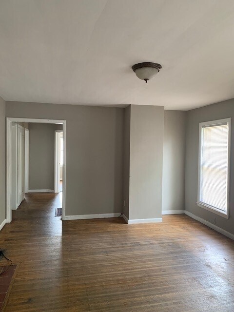 Building Photo - 737 W 44th St