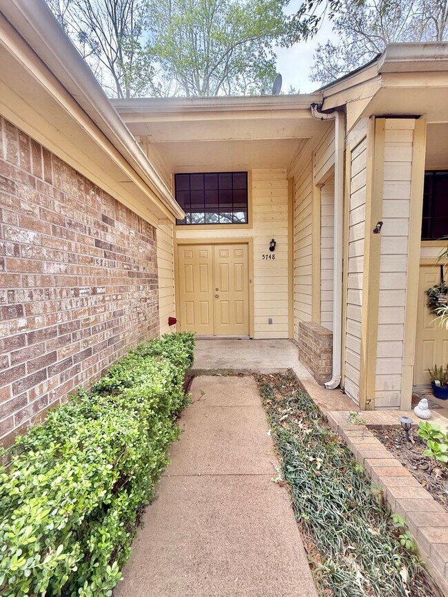 Foto del edificio - 2-bed/2-bath off Eagles Nest