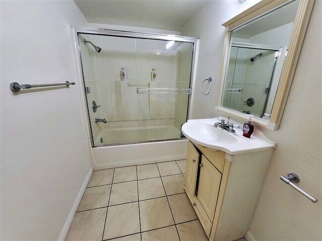 Foto del edificio - 6114 Kingman Ave