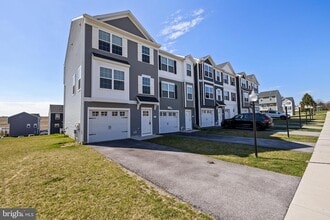 Building Photo - 110 Heritage Ct