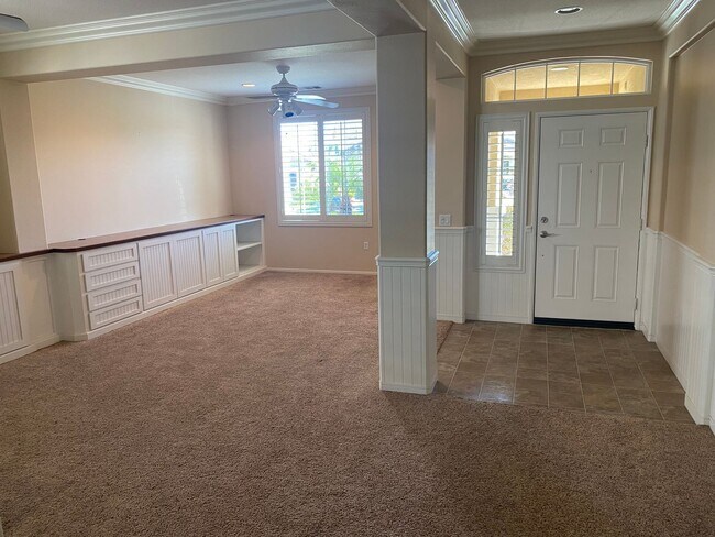 Building Photo - Great home for Seniors in Four Seasons com...
