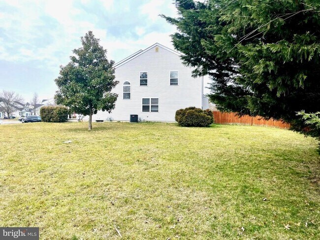 Building Photo - 673 Warren Dr