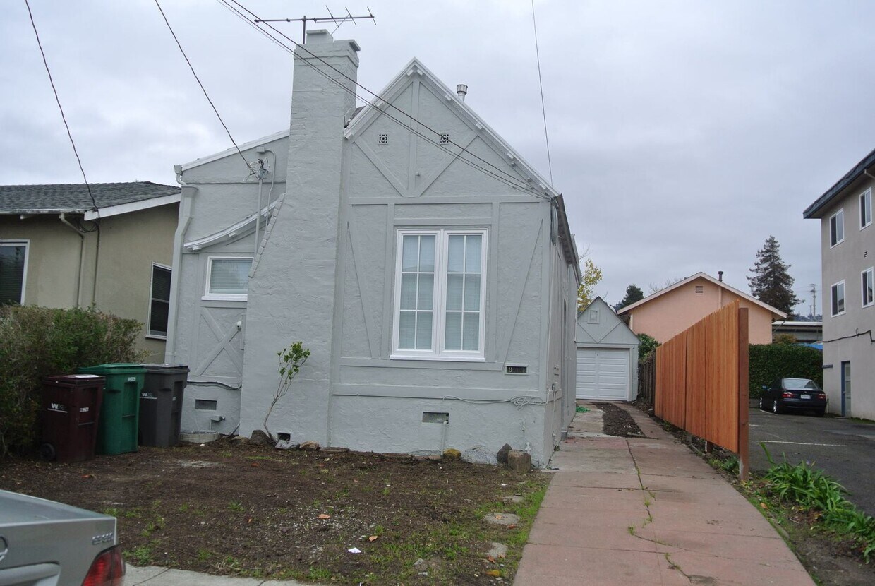 **COMING SOON** 1 Bedroom 2 Bathroom home... - **COMING SOON**  1 Bedroom 2 Bathroom home...