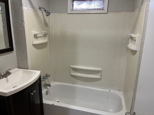 Foto del edificio - 1411 N Klein Ave