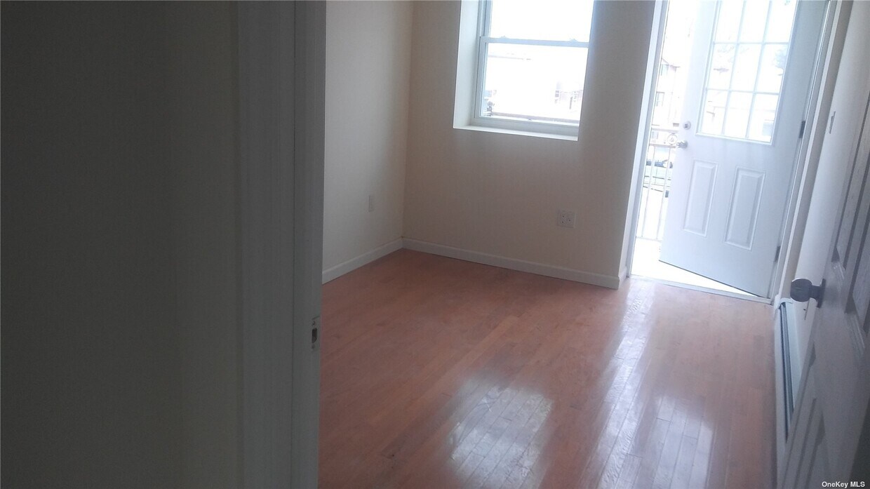 Foto del edificio - 45-37-45162 162nd St