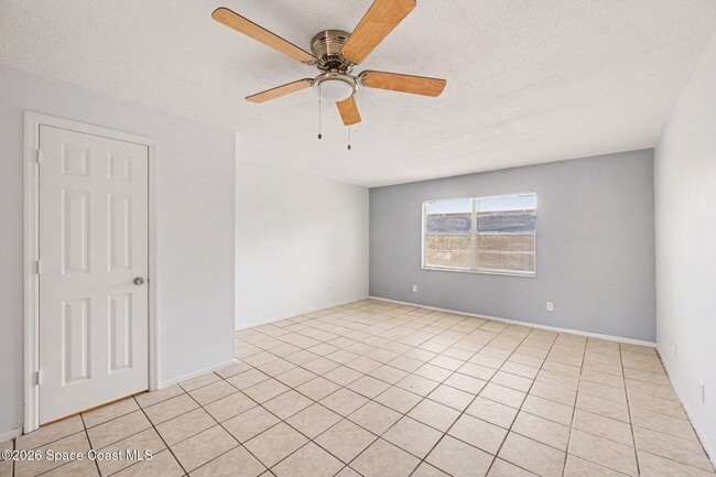 Building Photo - 1734 Avocado Ave