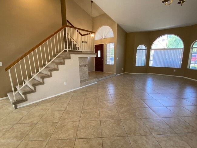 Foto del edificio - 3 Bedroom 2.5 Bathroom with a Pool in Gard...
