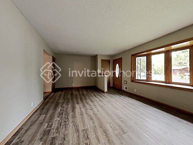 Building Photo - 4428 Benjamin St NE