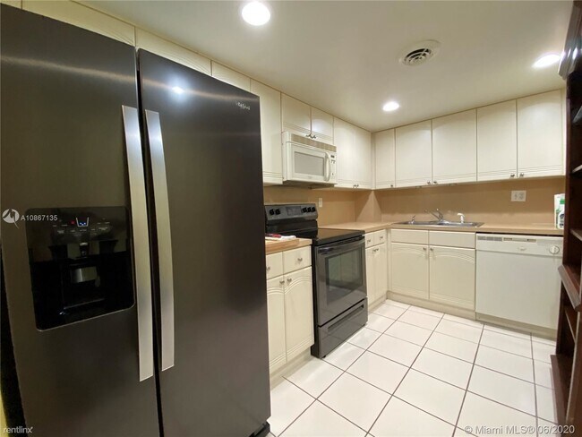 Building Photo - 2 br, 2 bath  - 10852 SW 88th St