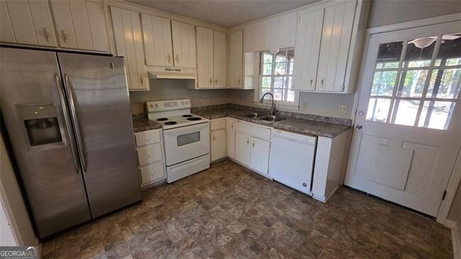 Building Photo - 1824 Poinsetta Dr