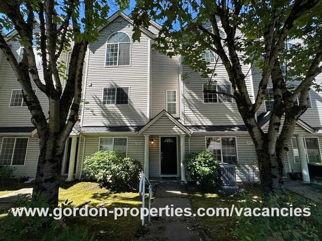 NE Halsey St - Gresham 2 bedroom townhouse... - NE Halsey St - Gresham 2 bedroom townhouse...