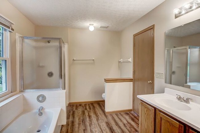 Building Photo - 4 Bedroom House Near Polaris!