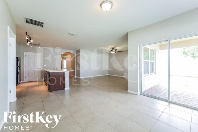 Foto del edificio - 607 NW 21st St