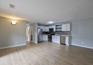 Building Photo - 220 Elm St