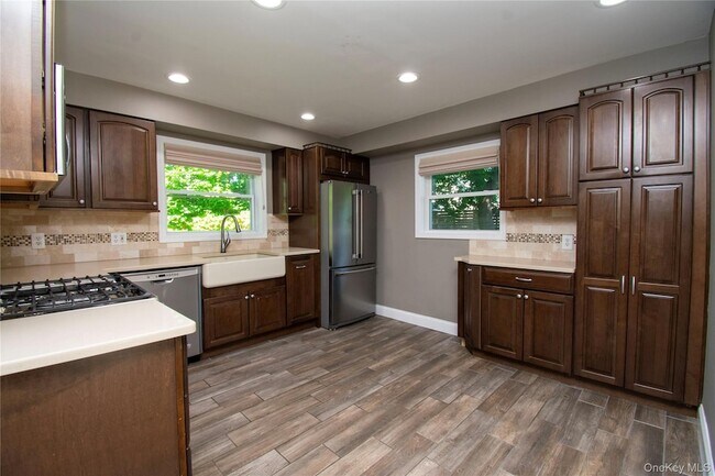 Foto del edificio - 154 Spring Valley St
