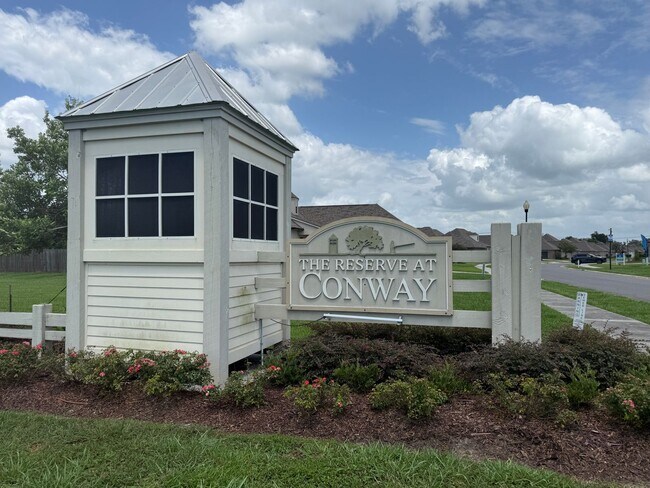 Foto del edificio - 908 Lakehaven Dr
