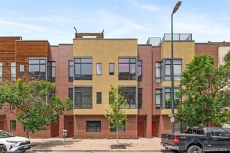 Building Photo - 2325 Walnut St