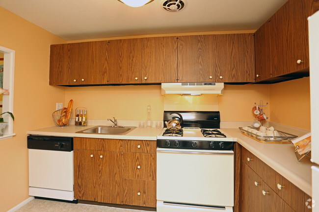 Kitchen - Heatherwood Apartments