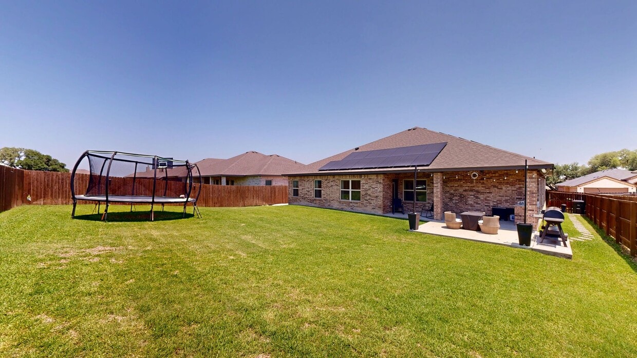 SOLAR PANEL 4 BEDROOM HOME IN HERITAGE OAKS! - SOLAR PANEL 4 BEDROOM HOME  IN HERITAGE OAKS!