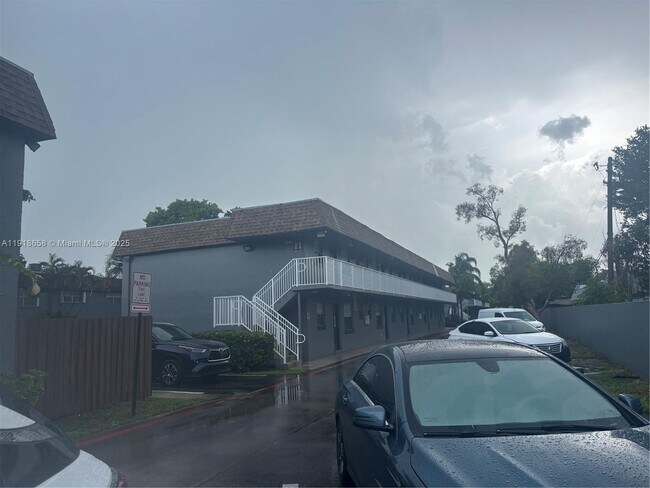 Foto del edificio - 4871 NW 9th Dr