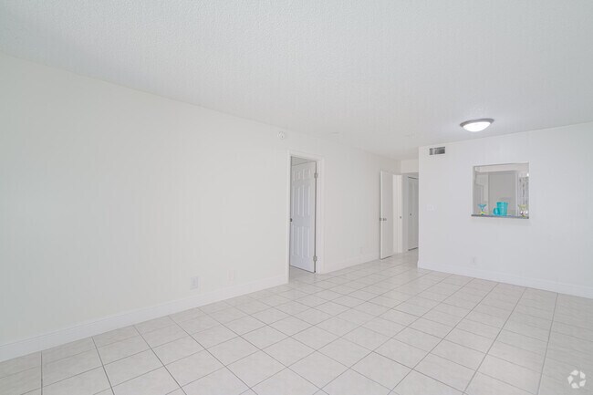 2BR, 2BA - 1,000SF - Hawaiian Palms