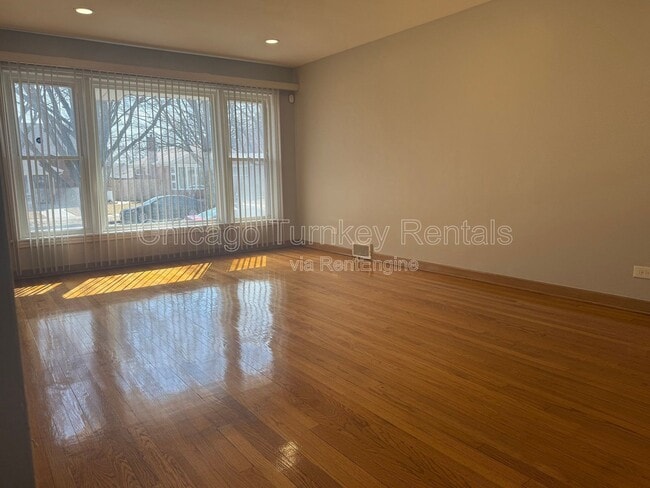 Building Photo - 2810 W 83rd St