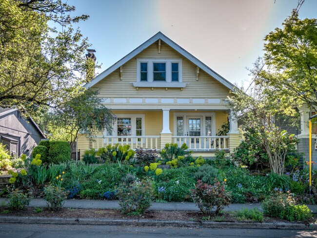 Building Photo - 2026 SE 47th Ave
