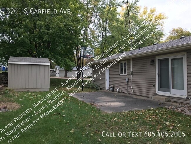 Foto del edificio - 3201 S Garfield Ave