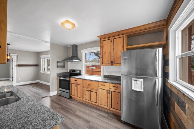 Kitchen - 586 E Browning Ave