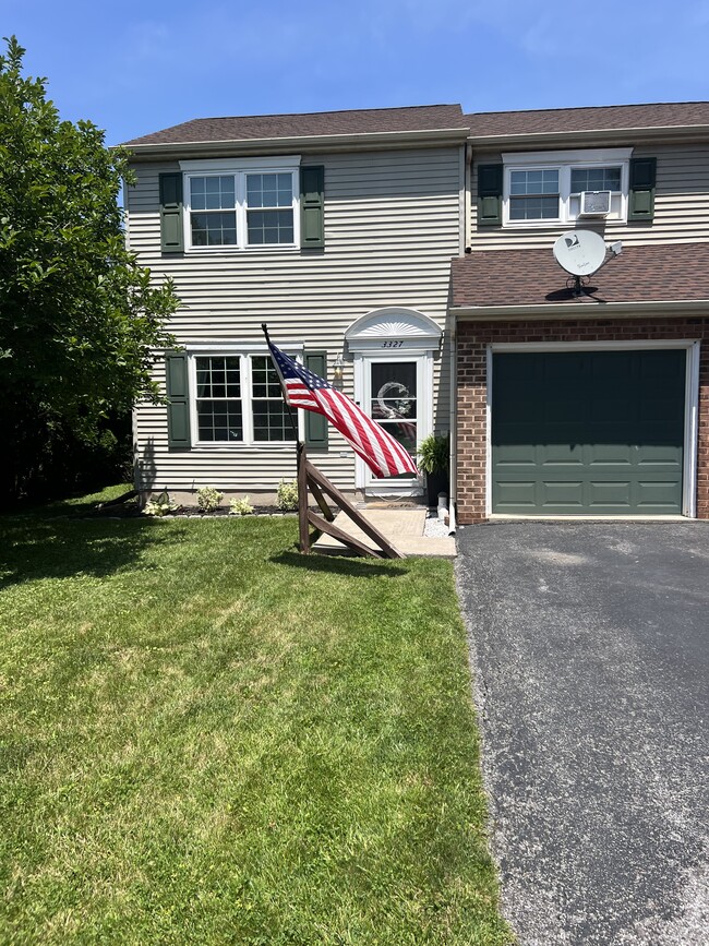 Foto del edificio - 3327 Glen Hollow Dr